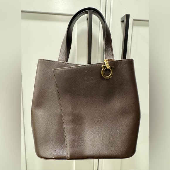 Ferragamo Gancini Brown Leather Hand Bag Brown Leather Flaws